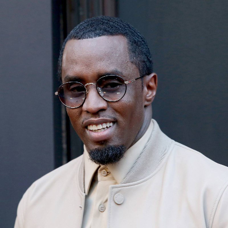 Пи Дидди стал помощником священника в тюрьме CBS News В новые обязанности рэпера входит следить за церковной библиотекой убираться в кабинете священника и помогать ему вести учет Такую должность считают престижной зачастую бывает что у заключенных есть отдельный кабинет с кондиционером veraafanasyeva