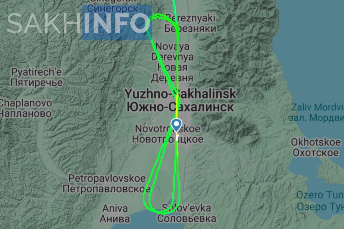 Лиса облюбовала взлетно-посадочную полосу в Южно-Сахалинске, самолету пришлось уйти на второй круг Как стало известно «Сахалин Инфо», самолет авиакомпании «Аврора» выполнял рейс HZ5626 Хабаровск – Южно-Сахалинск. Когда он должен был совершить посадку, на взлетно-посадочную полосу пришла лиса. Инцидент произошел накануне, 5 мая. Самолет совершил уход на второй круг по команде диспетчера. В результате самолёт приземлился на 20 минут позже запланированного времени, никто не пострадал. «Сахалинской транспортной прокуратурой проводится проверка исполнения законодательства о транспортной безопасности на воздушном транспорте», – сообщили в Дальневосточной транспортной прокуроре.