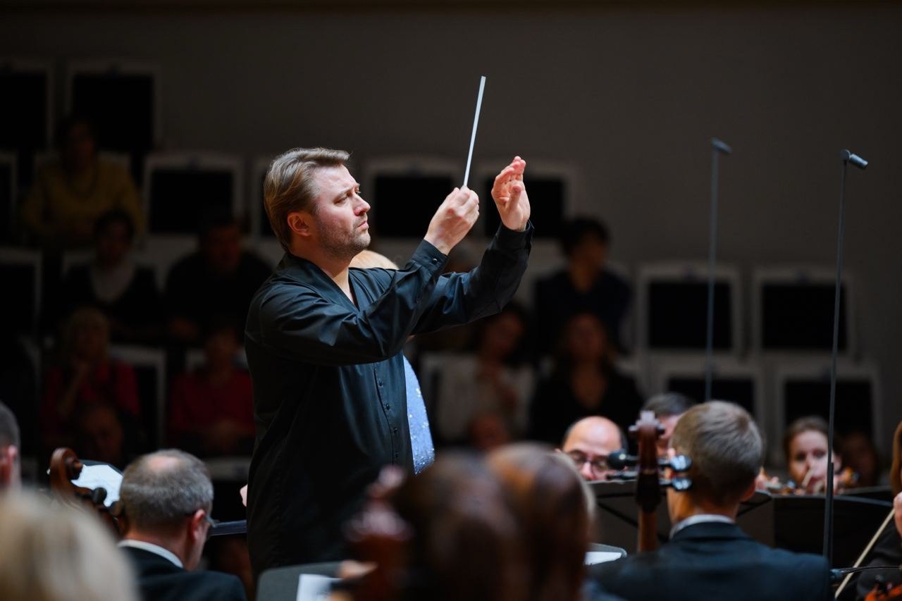 Сегодня первый день гастролей нашего театра в Москве В Концертном зале имени Чайковского Владимир Ткаченко продирижирует концертным исполнением оперы Джузеппе Верди Риголетто Рады сообщить что событие будет сопровождаться онлайн трансляцией Начало в 19 00 по московскому времени clck ru 3QBVNa
