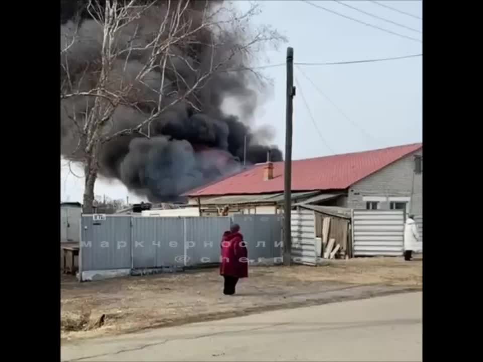 Пожарные успешно ликвидировали возгорание в Новоникольске