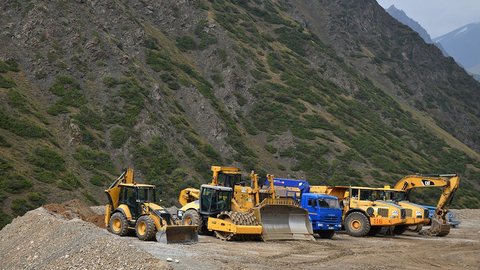 Таджикистан и Кыргызстан будут сотрудничать в горнодобывающей отрасли Минпром РТ и Министерство природных ресурсов КР подписали Меморандум о взаимопонимании на международном профильном форуме в Душанбе Документ позволит совместно работать в области геологоразведки разработки минеральных месторождений и внедрения ИИ