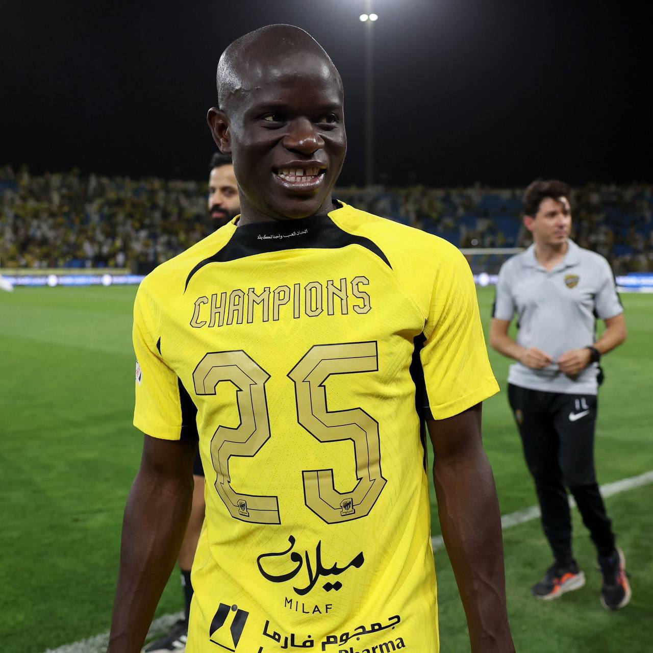 Фенербахче не смог приобрести Н Голо Канте из за ошибки в документах со стороны Аль Иттихада Об этом сообщается на странице стамбульского клуба в соцсети Х Как ранее сообщали СМИ Фенербахче планировал подписать полузащитника Аль Иттихада Канте в обмен на нападающего Юссуфа Эн Несири Подписывайтесь на РИА Новости Спорт в MAX