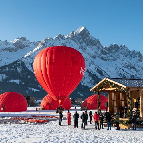В Бурятии дадут концерты Отпетые мошенники и Согдиана Российские звёзды выступят на десятидневном фестивале воздушных шаров в Тункинском районе Фото генерация нейросети 6