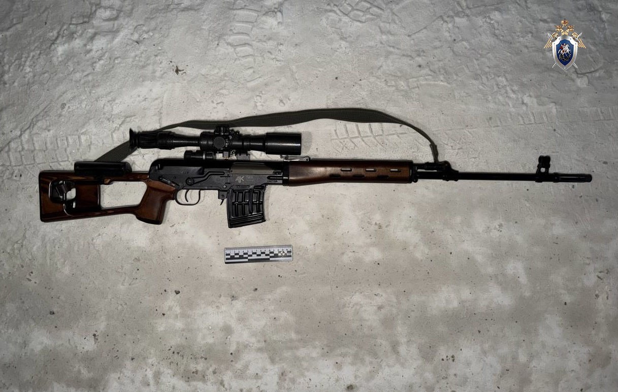 Хотел возвысить себя мужчину устроившего стрельбу в Благовещенске взяли под стражу Хотел возвысить себя мужчину устроившего стрельбу в Благовещенске взяли под стражу По версии следствия обвиняемый 7 декабря в вечернее время в состоянии алкогольного опьянения находился в общественном месте в районе пересечения улиц Шимановского и Краснофлотской города Благовещенска Злоумышленник нарушая общественный порядок игнорируя нормы морали проявляя неуважение к окружающим и желая возвысить себя над ними произвел в воздух не менее пяти выстрелов из самозарядного карабина совершив таким образом хулиганские действия в общественном месте При расследовании уголовного дела у подследственного по месту его жительства были изъяты 5 единиц огнестрельного оружия По ходатайству следователя судом в отношении мужчины избрана мера пресечения в виде заключения под стражу сообщили в СУ СК РФ по Амурской области Фото amur sledcom ru ТЕЛЕПОРТ РФ здесь все об Амурской области  Мы в МАХ  Написать нам