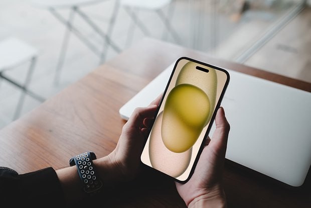 ГАДЖЕТЫ РАСКРЫТЫ ХАРАКТЕРИСТИКИ IPHONE 17 PRO Флагманские iPhone получат корпус из алюминия который способствует отводу излишнего тепла Характеристики iPhone 17 Pro и 17 Pro Max будущих флагманов Apple раскрыли на основе утечек от корейских ретейлеров Так девайсы будут иметь новую систему охлаждения с испарительной камерой Кроме того отводу тепла будет способствовать алюминиевая рама Также топовые гаджеты будут иметь новую камеру с продвинутым телеобъективом Так он позволит снимать фотографии с 8 кратным оптическим зумом Для сравнения камера актуального iPhone 16 Pro Max имеет поддержку 5 кратного оптического зума Флагманские устройства можно будет эффективно использовать для гейминга или длительной съемки 8К видео если такой формат будет поддерживаться Также они допустили что ретейлеры от которых инсайдеры получили новые сведения могли ошибиться в описании новых iPhone ФОТО Thaspol Sangsee Shutterstock Fotodom аврорамедиа гаджеты Telegram экосистема АВРОРА МЕДИА МЕДИА НОВОСТИ РЕГИОН ЛАЙФ СПОРТ ГЕРЛЗ ХАЙТЕК ПЕРСОНЫ ИНСАЙД КРИМИНАЛ МОЛОДОСТЬ LIVE АВРОРА МЕДИА YOUTUBE RUTUBE