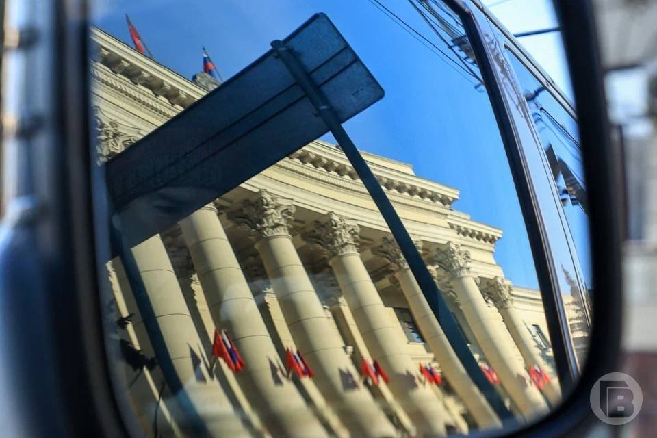 Антонина Некина назначена главой ИТ комитета Волгоградской области В администрации региона произошли кадровые перестановки В администрации Волгоградской области произошло кадровое назначение Сегодня 23 декабря стало известно что руководителем комитета информационных технологий региона стала Антонина Некина Ранее она занимала пост заместителя председателя комитета экономической политики и развития Волгоградской области В этой должности Антонина Некина отвечала за вопросы цифровой трансформации курировала работу многофункциональных центров и реализацию проекта Школа 21 Ее профессиональный путь в системе регионального управления включает этапы от рядового специалиста до руководителя