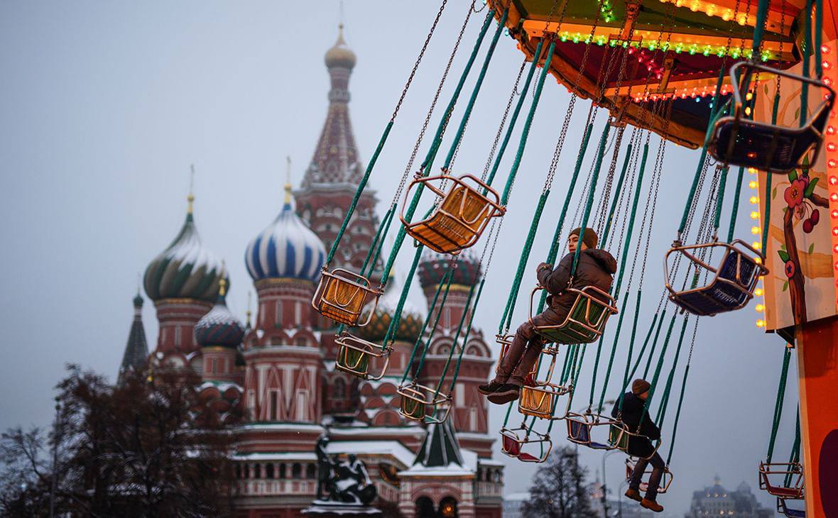 Уже 30 ноября на Красной площади откроются новогодние аттракционы Воздушный шар Мини джет 6 Мерри гоу раунд Цепочная карусель и качели Самолет Ждём