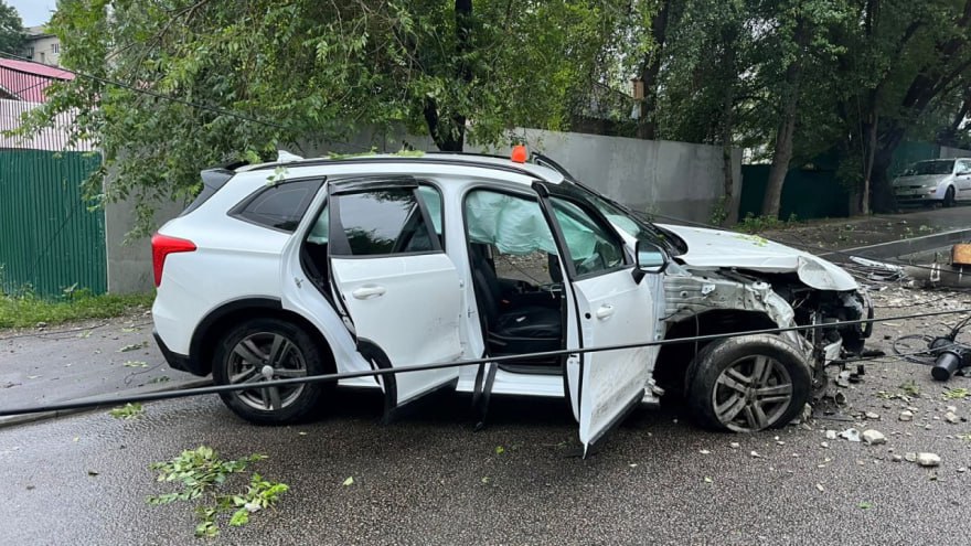 Женщина пострадала в ДТП с влетевшим в столб Haval Jolion на улице Солнечной 36-летний житель Поворинского района за рулём кроссовера не справился с управлением и влетел в столб. Травмы получила пассажирка Haval – 56-летнюю женщину доставили в больницу.