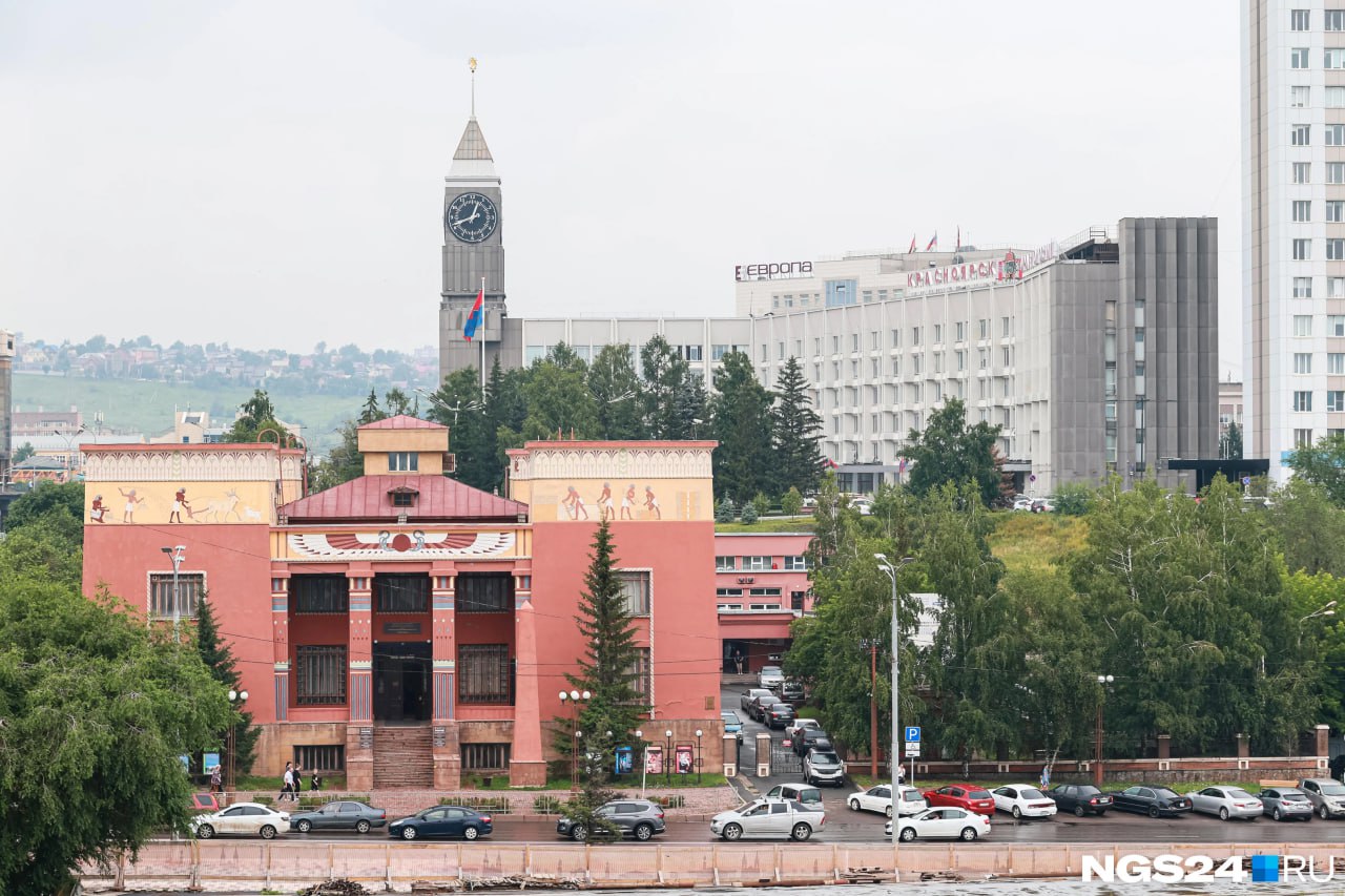 Парк с пещерой древних людей появится в Красноярске Его создадут в Красноярском краеведческом музее Здесь обустроят пещеру с гротом поляну для кинопоказов детскую игровую зону и качели Безусловно такой проект привлечет дополнительный интерес к музею Проект приурочен к 400 летию Красноярска завершить строительство планируют в 2027 году Вся Сибирь Подписаться в Telegram Читать в MAX NGS24 маршрутыСибири Красноярскийкрай