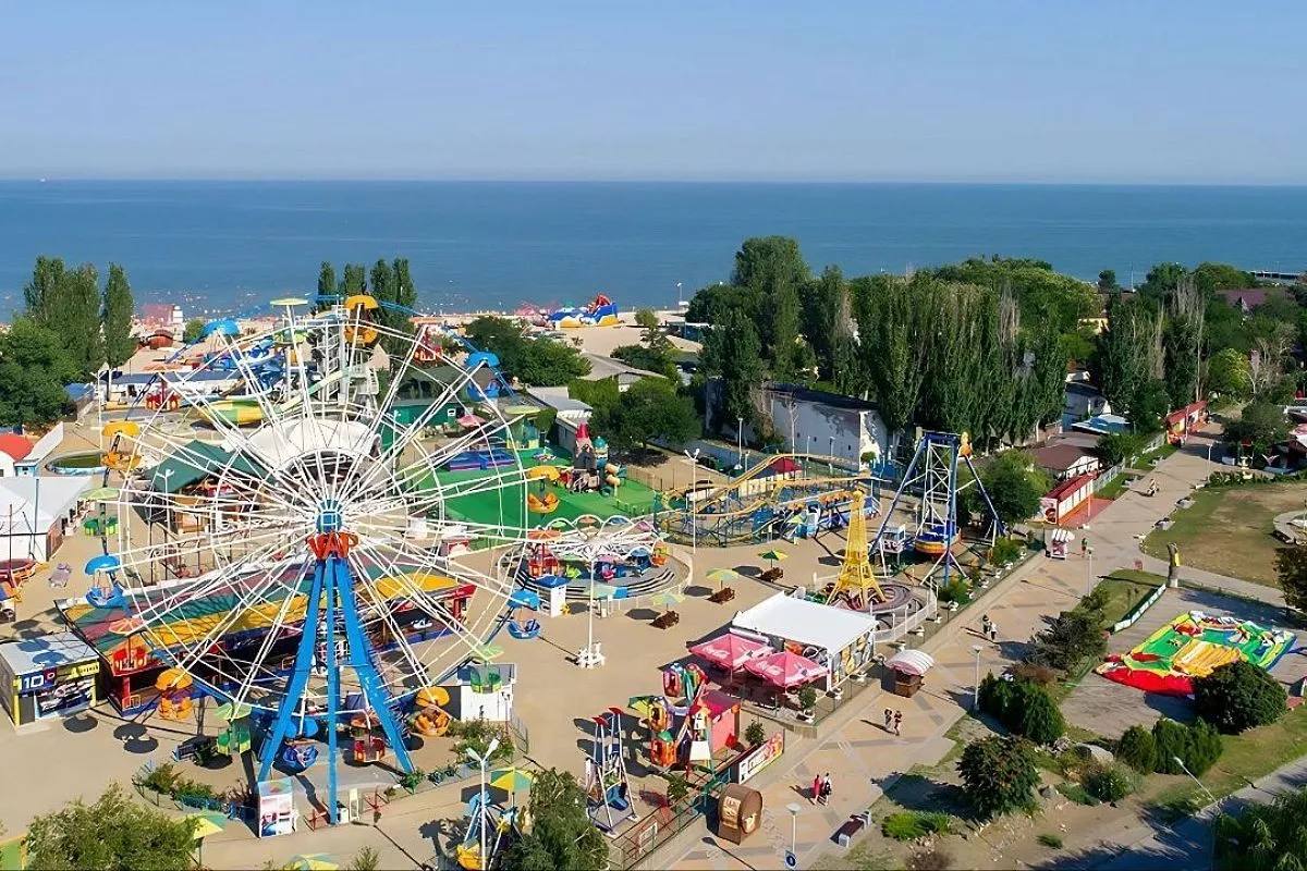 В Ейске объявили об открытии курортного сезона. К 16 июня вода на побережье Ейска прогрелась до +24 градусов, это самый большой показатель среди курортов южного побережья. Кубанские Новости