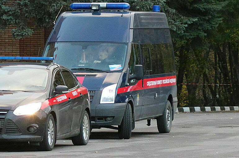 Следственные действия в администрации Нефтеюганска В Нефтеюганске Ханты Мансийский автономный округ проходят следственные мероприятия в городской администрации ТАСС сообщает об этом ссылаясь на официальные источники Причины обысков пока не раскрываются Власти активно содействуют следственным органам соблюдая нормы законодательства Ранее суд арестовал экс вице губернатора Краснодарского края по делу о хищении средств Другие заметные события включают изменения мер пресечения Шлосбергу и отставку Кехмана с поста гендиректора