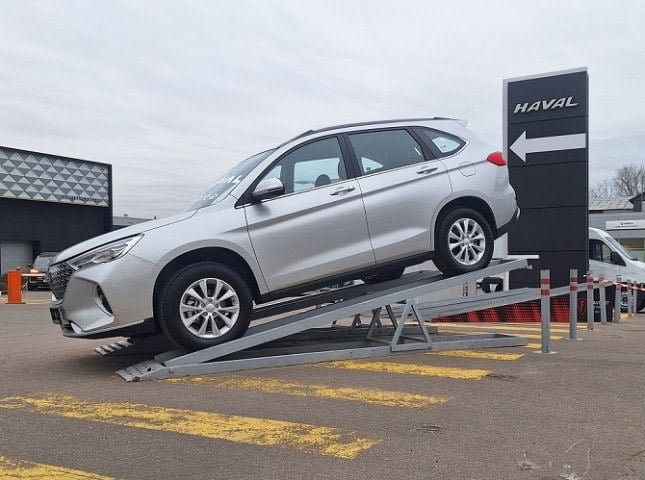 На калужском автозаводе стартовало серийное производство кроссоверов Haval M6  На предприятии «Автомобильные технологии» в Калуге началась серийная крупноузловая сборка кроссоверов Haval M6, сообщает «Российская газета». Во второй половине года будет налажен выпуск модели уже по полному циклу – со сваркой и окраской кузова.  Подробнее на сайте autostat.ru