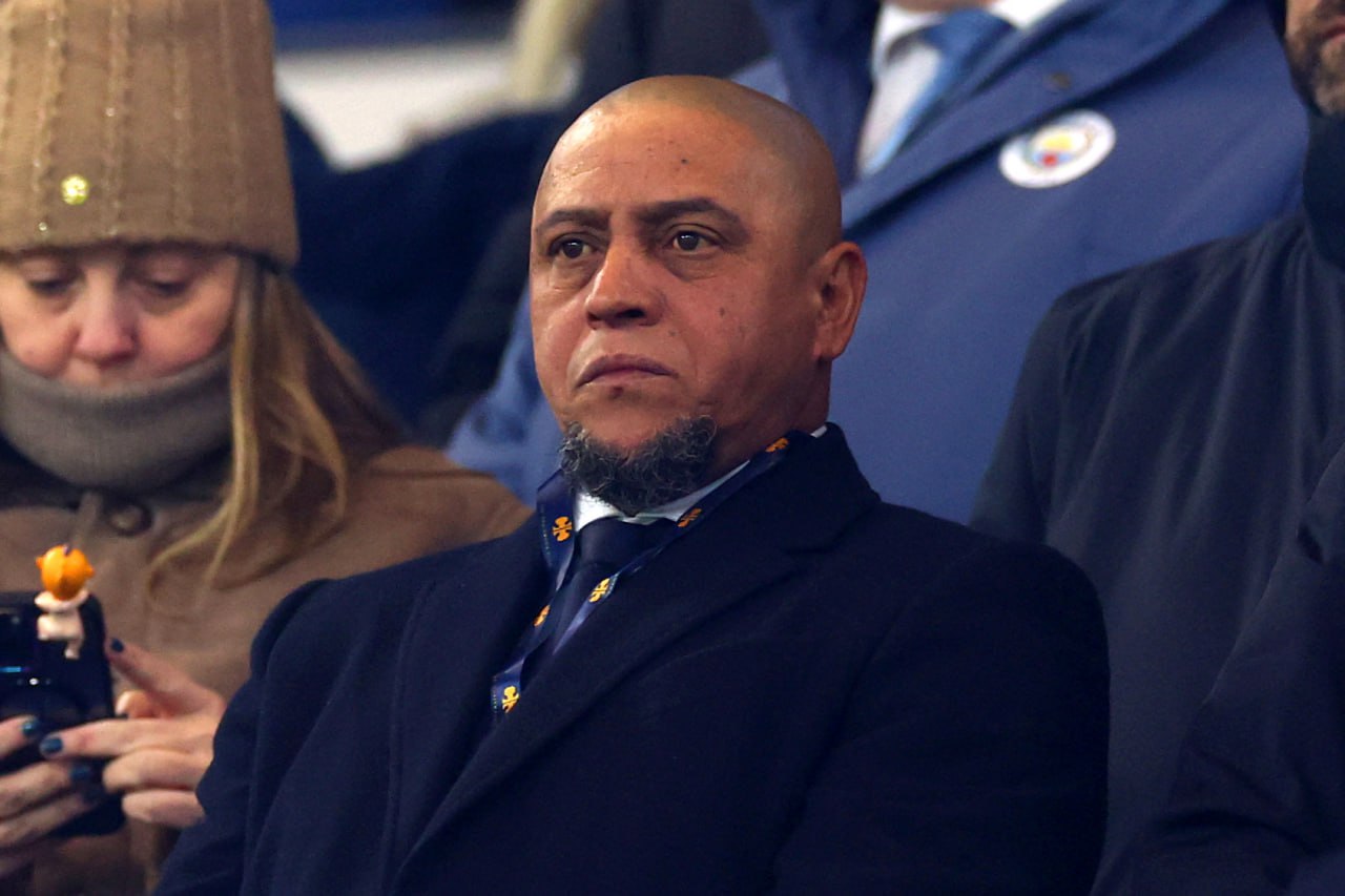 Роберто Карлоса прооперировали У него проблемы с сердцем По данным As бразильца госпитализировали на родине Врачи обнаружили тромб в ноге Оказалось что сердце экс футболиста функционирует неправильно Решение операция по установке катетера Она прошла в четыре раза дольше чем планировали Но главное Роберто Карлос в порядке Пару дней побудет в больнице Дальше восстановление Здоровья легенде Match TV Chris Brunskill Fantasista Getty Images