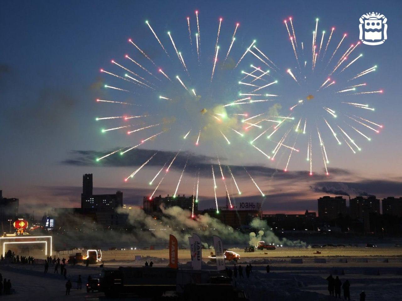 ЗимФестАмур готовится к приему почетных гостей Подготовку к проведению международного фестиваля зимних видов спорта обсудили в Правительстве Амурской области Оргкомитет провел Губернатор Василий Орлов Впервые в этом году в фестивале зимних видов спорта примут участие регионы гости С российской стороны это будет Республика Татарстан с китайской провинция Аньхой В рамках ЗимФестАмур Приамурье планирует посетить министр спорта России Михаил Дегтярёв Каждый год мы расширяем фестиваль вносим новые элементы интересные как для туристов так и для участников масштабного события Видим что интерес к нему растет фестиваль привлекает все больше участников и зрителей в том числе из других регионов и стран В этом году ЗимФестАмур завершит цикл праздничных мероприятий которые пройдут на обоих берегах Амура сказал Губернатор Василий Орлов В состав делегации Республики Татарстан которая прибудет на ЗимФестАмур войдут спортсмены деятели культуры представители различных министерств и ведомств Предварительно приглашение посетить фестиваль принял и министр спорта РФ Подробности проведения фестиваля ищите по ссылке Подписывайтесь на новости Амурской области в МАХ