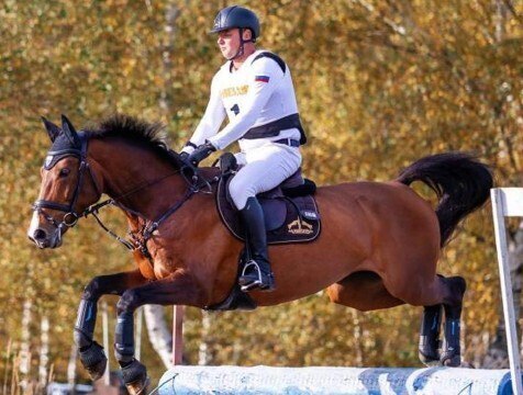 Калужанин взял бронзу чемпионата России по конному спорту Калужанин Альберт Халиков стал бронзовым призёром турнира по троеборью Low Level CCN3 L завершившегося в Северной Осетии По итогам соревнований Альберт вошёл в тройку победителей с результатом 37 8 ш о Другие спортсменки Дарья Катюнина и Анастасия Максимова представлявшие наш регион заняли 6 и 7 место соответстсвенно сообщили в областном минспорта http gtrk kaluga ru news sport news 58378