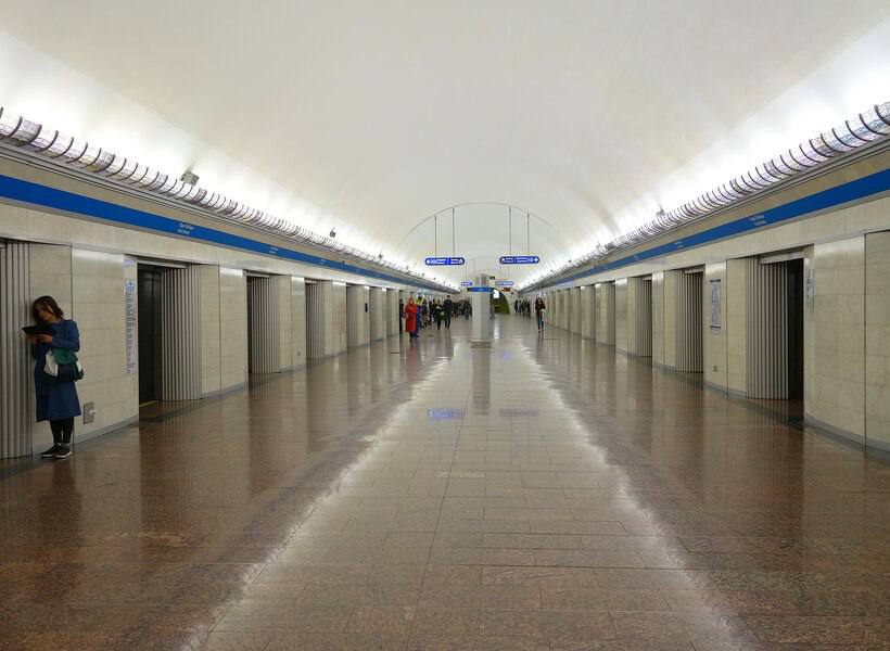 КГИОП не признал памятником вестибюль станции метро Парк Победы Кроме него из списка объектов обладающих признаками ОКН исключат также ВНИИБ и дома на проспекте Обуховской Обороны Ранее Собака ru обсудила с экспертами нужно ли сохранять советский модернизм 1960 х в том числе вестибюль станции метро Парк Победы и как быть в условиях когда метро требует все больше площадей для перевозки пассажиров Sergey Andreevich Shutterstock