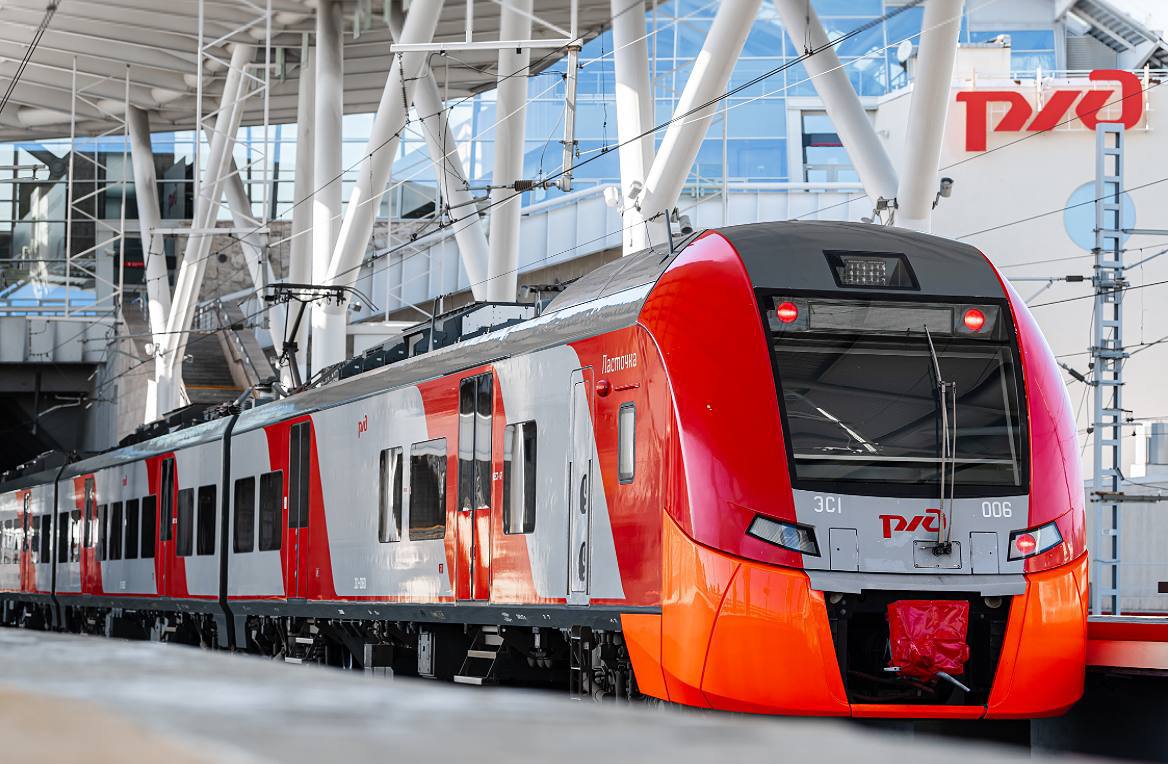 Железнодорожная станция Имеретинский курорт официально переименована в станцию Сириус Соответствующее распоряжение подписано Председателем Правительства Российской Федерации Инициатором изменения названия выступило ОАО РЖД Решение принято в рамках действующего Федерального закона О наименованиях географических объектов Переименование часть масштабной транспортной стратегии федеральной территории которая разработана по поручению председателя Совета федеральной территории Сириус руководителя Образовательного Фонда Талант и успех Елены Шмелевой Инициатива получила поддержку Президента России Владимира Путина Новое название станции несёт несколько важных смыслов  подчёркивает территориальное единство  способствует формированию целостного транспортного пространства  повышает удобство инфраструктуры для жителей и гостей федеральной территории Работа по совершенствованию транспортной системы продолжается   Сириус в MAX Сириус в Telegram