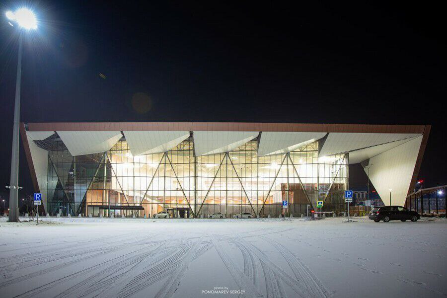 Аэропорт Благовещенска впервые в своей истории обслужил миллионного пассажира сообщает во вторник 30 декабря пресс служба правительства Приамурья Уточняется что накануне новый терминал в тестовом режиме принял первый борт Таким образом аэропорт амурской столицы вошел в число аэропортов миллионников Как отметил глава области пассажиропоток за последние пять лет увеличился почти в 3 раза