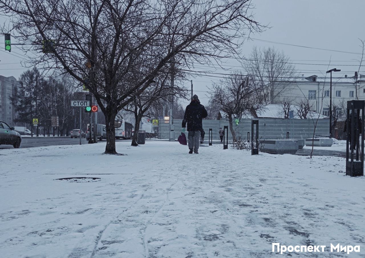 На Красноярский край обрушатся сильный ветер и метель. А на Красноярск?  По прогнозам синоптиков, сегодня, 22 ноября, на севере Красноярского края, а также в центральных и южных районах в течение дня ожидаются порывы ветра до 18 м/с. Кроме того, метеорологи предупреждают о сильном снеге и метели.  В Красноярске 22 ноября будет облачно с прояснениями и снег. Порывы северо-западного ветра могут достигать 14 м/с. Днем температура воздуха составит от +1 до +3 градусов. На дорогах гололедица.