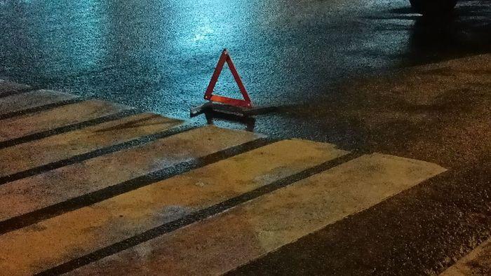 В Омской области пьяный водитель разбил Ниву и чудом остался жив Сегодня в 11 50 в дежурную часть МО МВД России Тюкалинский поступило сообщение о ДТП с пострадавшими Предварительно установлено что 52 летний водитель Шевроле Нива не справился с управлением на 51 м километре трассы Тюкалинск Называевск Машина съехала в кювет и перевернулась В результате ДТП мужчине потребовалась медицинская помощь По данным госавтоинспекции он был за рулём без прав и с признаками алкогольного опьянения Точные причины и все детали происшествия установят в ходе дальнейшей проверки