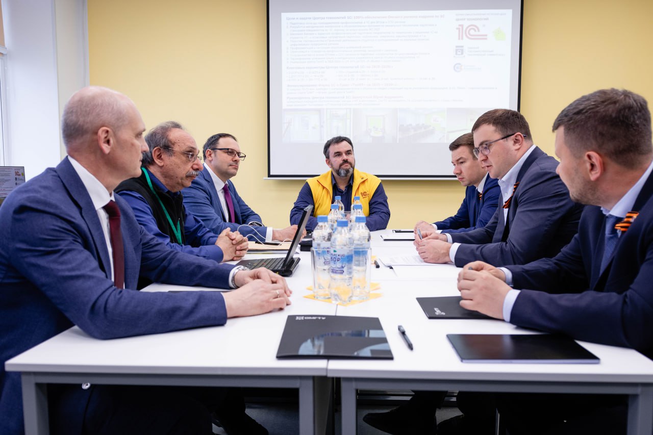 Омский политех и компания «1С» открыли центр подготовки специалистов по цифровизации бизнеса Это первый в регионе сертифицированный Центр технологий 1С. Проект сосредоточится на подготовке кадров, способных разрабатывать цифровые решения для бизнеса и в дальнейшем внедрять технологии 1С в производство. Руководителем назначен Юрий Бахмутский, заведующий кафедрой «Математические методы и информационные технологии в экономике» ОмГТУ.