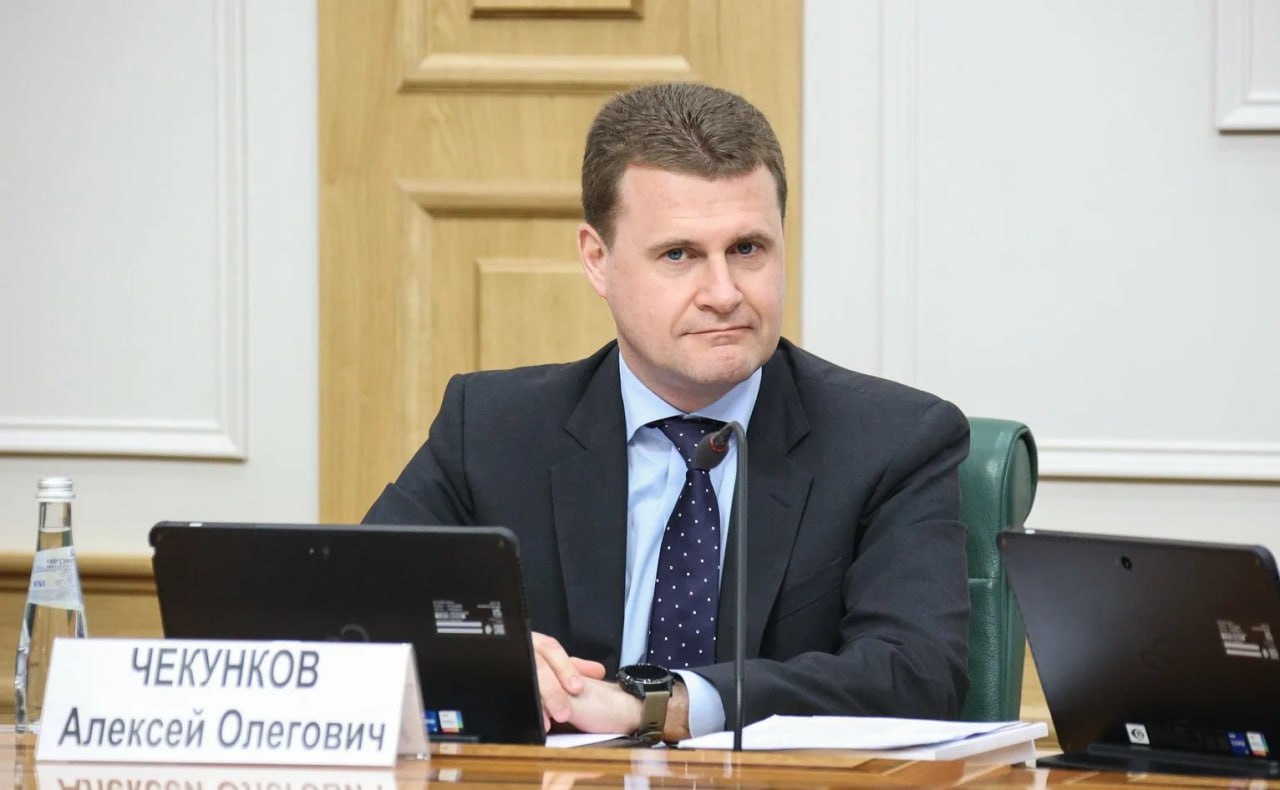 Арктический потенциал России Арктические территории ежегодно приносят стране около одного триллиона долларов дохода заявил глава Минвостокразвития Алексей Чекунков Основной текст По словам министра освоение арктического шельфа и развитие инфраструктуры открывают значительные возможности для экономического роста и укрепления позиций России на международной арене investing investing