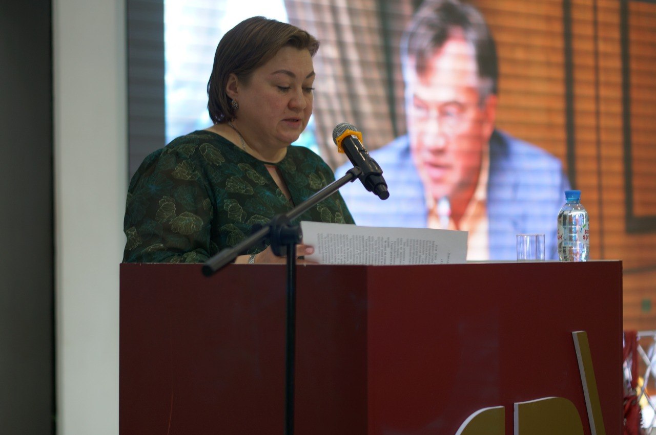 Боровикова в сети Вопрос решен прокуратура вступилась за жительницу Камня на Оби потерявшую жилье из за пожара В результате удара молнии в Камне на Оби произошел сильный пожар в многоквартирном доме Одна из жительниц полностью потеряла свое жилье С тех пор она вынуждена жить во временном помещении маневренного фонда а ее обращения о выплате компенсации за утраченную квартиру остаются без должного внимания Не могла остаться в стороне Мной был направлен депутатский запрос в прокуратуру Алтайского края для проведения объективной проверки Прокуратура установила факты серьезных нарушений Дом после пожара был официально признан аварийным и подлежащим сносу однако администрация Каменского района не приняла мер для заключения с собственниками соглашений о выкупной стоимости их жилья что является подробнее на канале Боровикова в сети