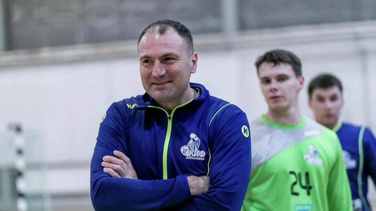 Задерживали за стрельбу избитый тренер рассказал о нападавшем Причина конфликта стало агрессивное вождение водителя BMW Ранее его задерживали за стрельбу дрифт и хулиганство в Астрахани на этой же машине сообщил РИА Новости Георгий Заикин Специалист также сообщил что проходит лечение в больнице Состояние более менее лежу в нейрохирургии на данный момент меня привезли для дачи показаний возбуждают уголовное дело Подписывайтесь на РИА Новости Спорт в MAX