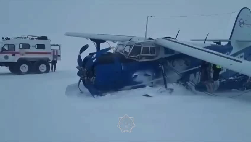 Самолет санитарной авиации АН-2 совершил жесткую посадку в Костанайской области