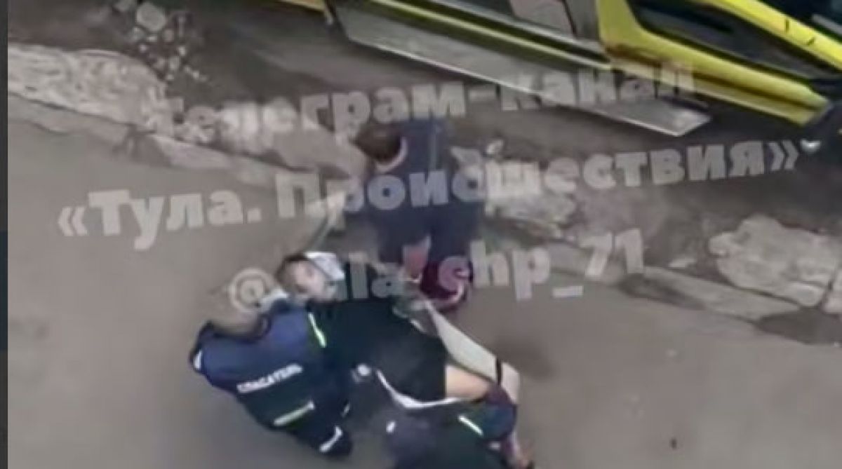 Появились кадры с девушкой пострадавшей в результате взрыва гранаты в Туле newstula ru fn 1716462 html Появились первые кадры с 23 летней девушкой пострадавшей при взрыве гранаты на улице Кутузова в Туле Прислать новость Подписаться
