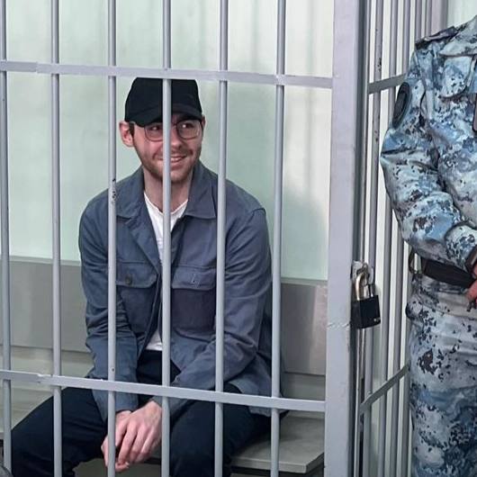 Редактор URA.RU Денис Аллаяров останется под арестом до 4 октября Ленинский суд удовлетворил ходатайство СК и продлил срок задержания. Напомним, что журналиста обвиняют якобы во взятке должностному лицу. Фото: «Сигнал Урал» Новости Екб тут