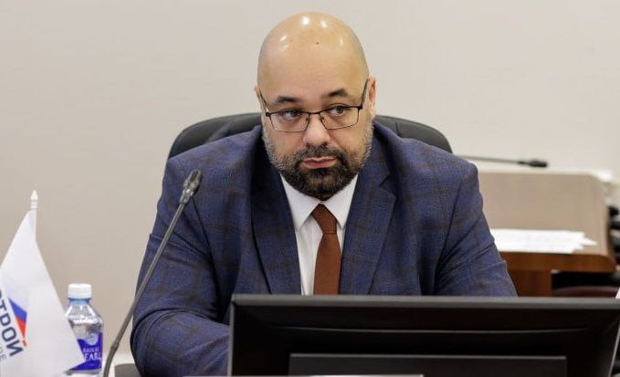 Глава Красноярского края Михаил Котюков уволил министра строительства и ЖКХ региона Михаила Заскалько сообщили в краевом правительстве Как стало известно 29 декабря уже бывшего министра задержали по уголовному делу Михаил Заскалько был уволен с должности главы министерства строительства и ЖКХ Красноярского края 28 декабря следует из сообщения пресс службы регионального правительства Информацию об этом власти опубликовали на фоне возбуждения против Заскалько уголовного дела по данным регионального Следственного управления Следкома РФ чиновника заподозрили в превышении полномочий п е ч 3 ст 286 УК РФ на прошлой работе Продолжение по ссылке ksonline ru 595331 krasnoyarskij gubernator uvolil zaderzhannogo ministra stroitelstva i zhkh