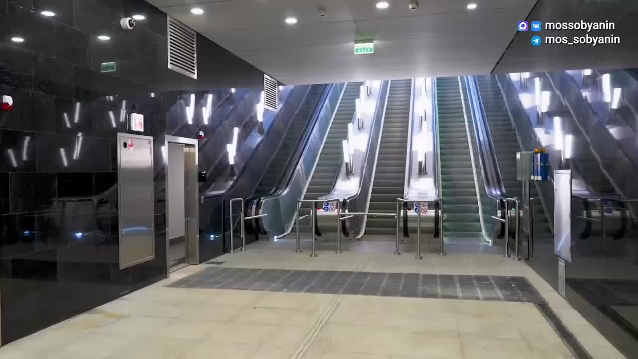 Открытие нового подземного перехода на станции метро Вавиловская в Москве