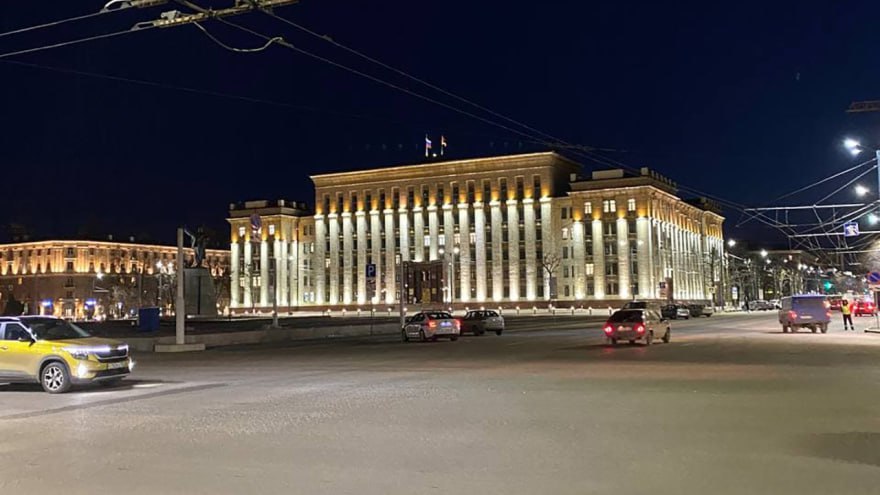 На время ремонта Воронежского театра оперы и балета труппа будет выступать в концертном зале  По словам главы региона, проектирование здания закончено, результаты госэкспертизы получены осенью. Стоимость реконструкции – 6,4 млрд рублей.