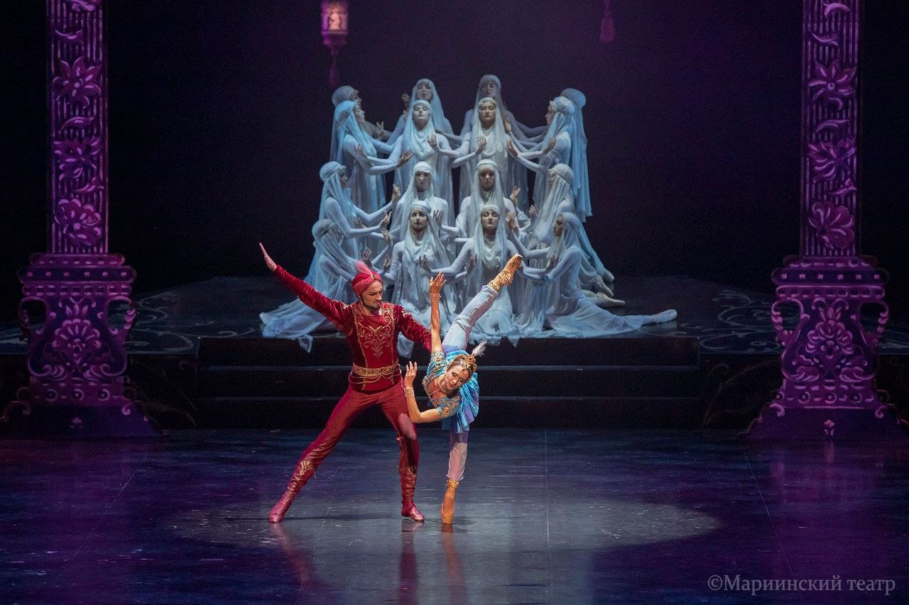 Балетная труппа #PrimMariinsky впервые выступит в Минске 4 и 5 июня в Большом театре Беларуси пройдут показы балета «Тысяча и одна ночь» на музыку Фикрета Амирова. Спектакли труппы из Владивостока откроют ежегодный фестиваль «Балетное лето» Оригинальная постановка балета «Тысяча и одна ночь» в хореографии художественного руководителя балетной труппы Приморской сцены, народного артиста России Эльдара Алиева в текущем сезоне вошла в число 100 лучших спектаклей «Золотого фонда театральных постановок России» и стала самым гастролируемым спектаклем труппы. Не упустите возможность увидеть эксклюзивный спектакль в новом сезоне на Приморской сцене: БИЛЕТЫ — 5.09, 19:00 БИЛЕТЫ — 6.09, 14:00 БИЛЕТЫ — 6.09, 19:00