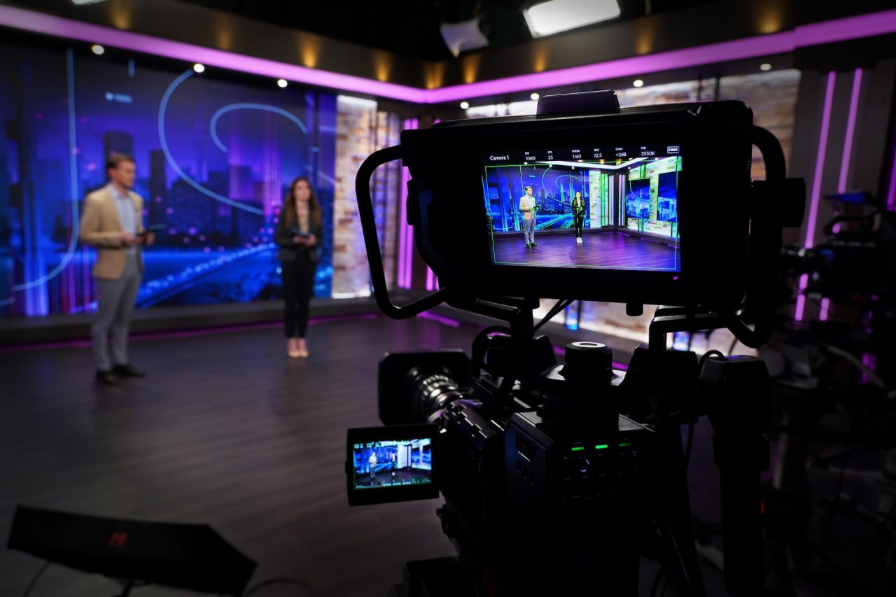 RTVI стал доступен в сети кабельного оператора в Африке RTVI впервые стал доступен в сети кабельного оператора в Африке, заключив соглашение с ведущим провайдером Мали Malivision. Потенциальный охват вещания составляет более 3 млн зрителей «В Африке сегодня проживает значительная часть русскоязычного населения, и мы рады предоставить им доступ к качественному информационному и развлекательному контенту на родном языке», — отметил CEO медиагруппы Дмитрий Сурьянинов. Кроме того, в этом году команда телеканала выпустит цикл документальных фильмов, которые были сняты в Африке. Подписывайтесь