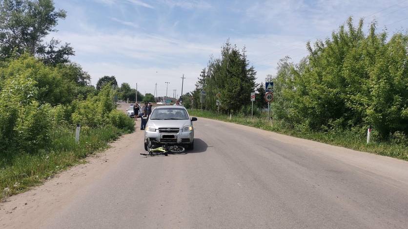 В Верховье под колеса "Шевроле" попал 9-летний велосипедист Мальчик выехал на главную дорогу рядом с домом №2 на улице Елецкой. За рулем машины был 69-летний мужчина. Ребенка доставили в больницу. К частью, травмы были несерьезными, и после осмотра его отпустили домой Вести-Орел. Подписаться
