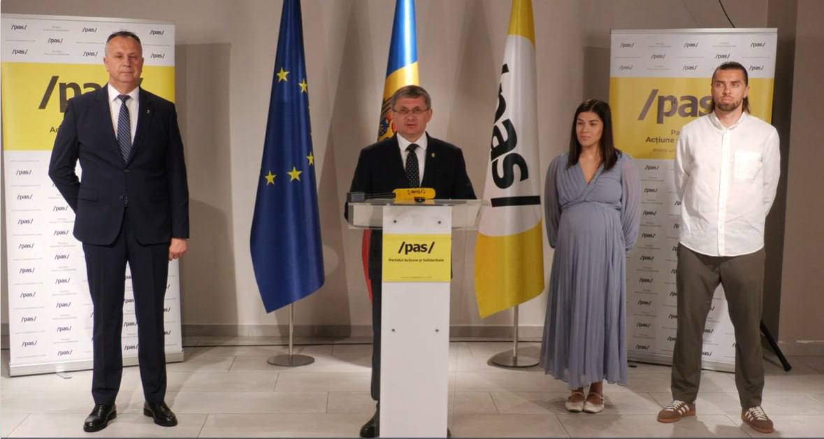 Олимпийская призёрка Анастасия Никита, ректор Эмиль Чебан и футболист Максим Потырнике вошли в список партии PAS на парламентских выборах На пресс-конференции председатель партии Игорь Гросу заявил, что привлечение известных личностей из сферы спорта и медицины — «это сигнал единства и ответственности в важный момент для страны», парламентские выборы.