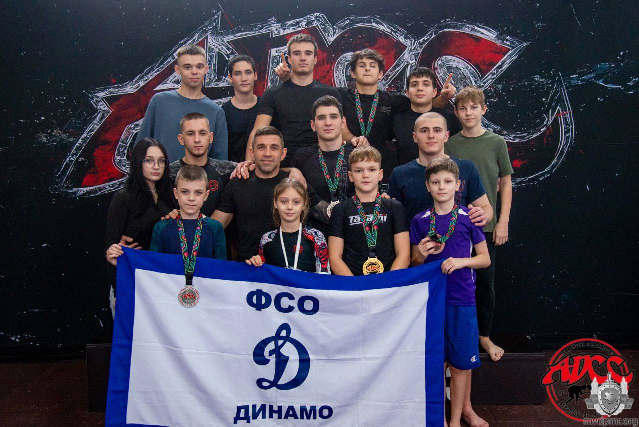 Приднестровские грэпплеры привезли медали с турнира ADCС Moldova Winter cup.   Золотую медаль завоевал Максим Патрашко, серебряную – Евгений Голобородько и Константин Михайличенко, бронзовую – Геннадий Гурдя и Даниил Кныш.