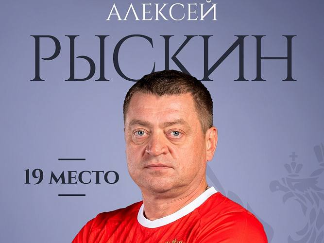 Спортивный директор ФК Ростов вошел в топ 30 влиятельных людей в российском футболе Издание Спорт Экспресс шестой год подряд составило рейтинг самых влиятельных людей российского футбола Как рассказали в СЭ в основу топа легли инсайды мнения и информация собранная у представителей разных сфер футбольного сообщества Спортивного директора ФК Ростов Алексея Рыскина по итогам 2025 года издание расположило на 19 месте В 2025 м президент Ростова Арутюнянц уделял клубу гораздо меньше внимания чем ранее в связи с чем оперативное управление фактически легло на плечи спортивного директора Рыскина Благодаря ему Ростов несмотря на постоянные слухи о проблемах с финансами смог не только спокойно доиграть сезон но и выйти в финал Кубка России Дончане осуществили несколько хороших трансферов продав Глебова Комличенко и Осипенко заработав на этом более миллиарда рублей В правлении РПЛ голос Ростова стал слабее но все еще слышен Рыскин принимал участие во всех ключевых решениях лиги На сегодня благодаря работе Рыскина Ростов является крепким середняком РПЛ обладающим хорошим сбалансированным составом и профессиональным тренерским штабом пишет СЭ По итогам 2024 года Алексей Рыскин занимал 18 строчку опустившись таким образом за год на одну позицию Что касается тройки лидеров рейтинга то там места распределились следующим образом первое место Александр Дюков президент РФС председатель правления ПАО Газпром нефть второе место Михаил Дегтярев министр спорта РФ третье место Алексей Дюмин секретарь Госсовета РФ помощник Президента РФ Подпишись на 1Rnd в МАХ Написать в редакцию