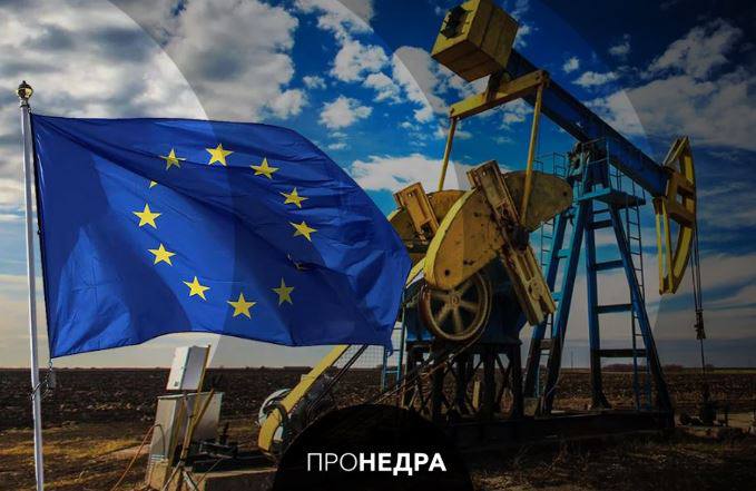 20 миллиардов евро переплатил ЕС за импортную нефть Евросоюз по итогам года переплатил более 20 миллиардов евро за импортную нефть так как цены для европейцев остаются повышенными после отказа от российского черного золота Если ЕС в 2021 году закупал нефть по 57 4 евро за баррель то уже в 2025 году по 64 3 евро При этом на фоне высоких цен объем закупаемой ЕС нефти в баррелях сокращается по итогам 2025 года он составил 3 3 миллиарда баррелей против 3 5 миллиарда в 2024 году и 3 4 миллиарда в 2021 году   Пронедра Подписывайся