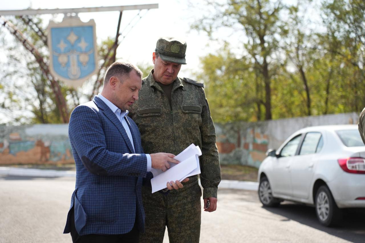 Закончено восстановление автомобильной дороги Днепрорудное – Веселое протяжностью 28 километров.  Дорога проходит через Днепрорудненский железорудный комбинат, связывает предприятие с пгт Веселое и с городом и остается одной из основных транспортно-логистических магистралей для обеспечения экономического развития региона.  Всего за 2024 год восстановлено 182 км автомобильных дорог, что составляет 100 процентов от первоначального плана. Работы на этом не останавливаются и продолжаются в других районах Запорожской области.