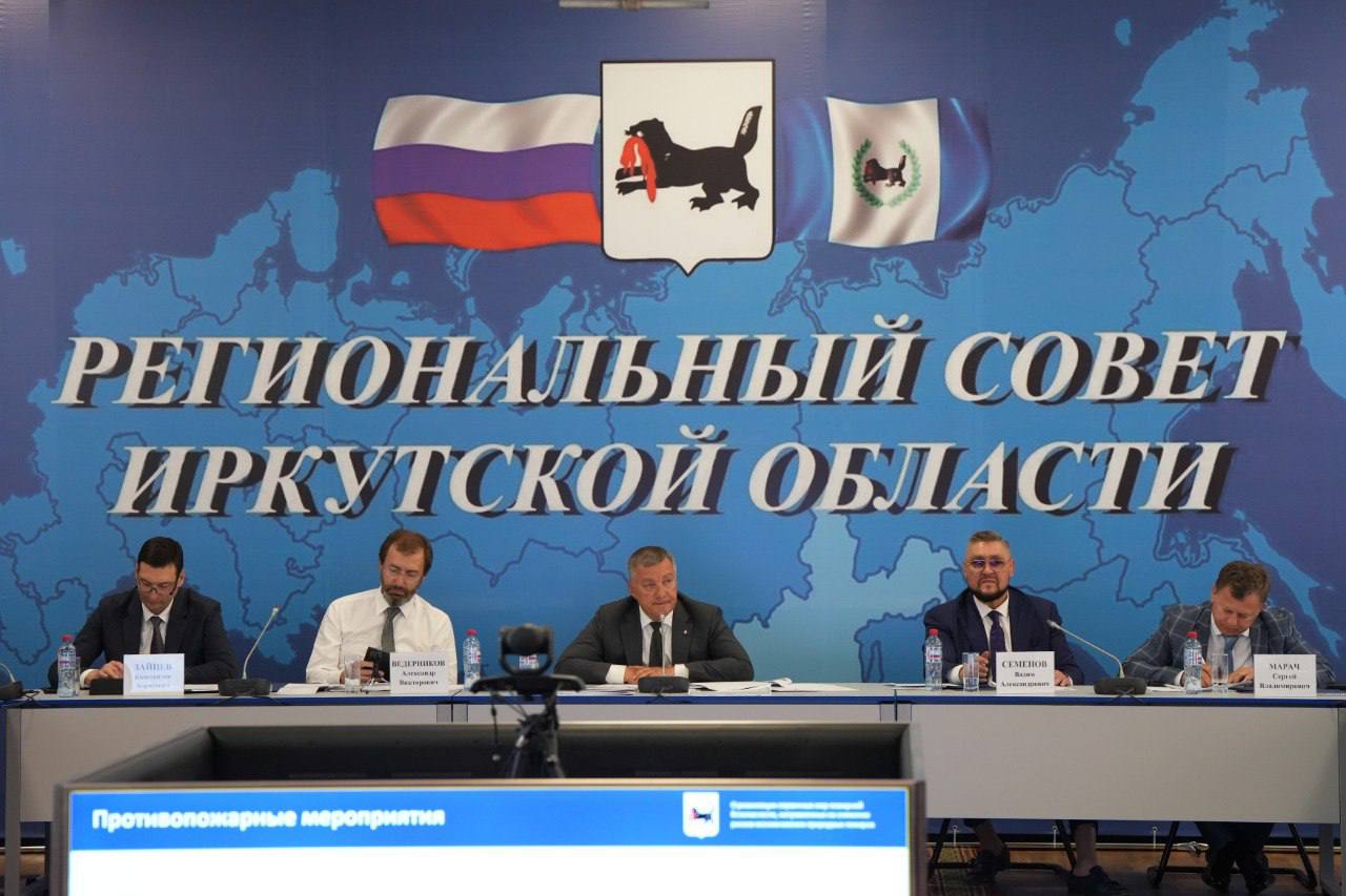 Игорь Кобзев: Трудоустройство ветеранов СВО – государственная задача номер один, наряду с помощью военнослужащим и их семьям Вопрос трудоустройства ветеранов спецоперации обсудили на заседании Регионального совета. Мероприятие проходит в Черемхово под председательством главы региона Игоря Кобзева. Аппарат Губернатора и Правительства Иркутской области разработал законопроект, который предусматривает снижение требований к стажу при поступлении граждан на муниципальную службу. «В настоящее время проект закона проходит процедуры согласования, после этого он будет внесен в Законодательное Собрание», - рассказала начальник управления Губернатора и Правительства Иркутской области по государственной гражданской службе, кадрам и государственным наградам Ольга Моисеева. О действующих мерах поддержки при трудоустройстве и обучении участников СВО доложили министр труда и занятости Иркутской области Кирилл Клоков, министр образования Приангарья Максим Парфенов и министр соцразвития, опеки и попечительства региона Владимир Родионов. Подробнее – на официальном портале Иркутской области.