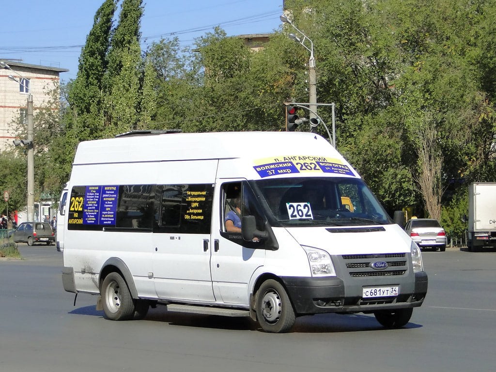 Схемы движения маршруток из Волжского в Волгоград сократят вдвое     Сегодня утром в сети появилась информация о том, что с 16 декабря изменятся схемы движения маршруток №123т, 160, 260, 159, 110, 149.2.Т, 149.3.Т, 246, а также 174.   Конечной у микроавтобусов, следующих из Волжского в Волгоград, станет остановка у школы №3    Решение сократить маршруты власти объясняют тем, что они повторяют маршруты другого общественного транспорта Волгограда. Изменения призваны нивелировать дублирование и снизить нагрузку на дороги.     Самые актуальные новости Волжского ЗДЕСЬ