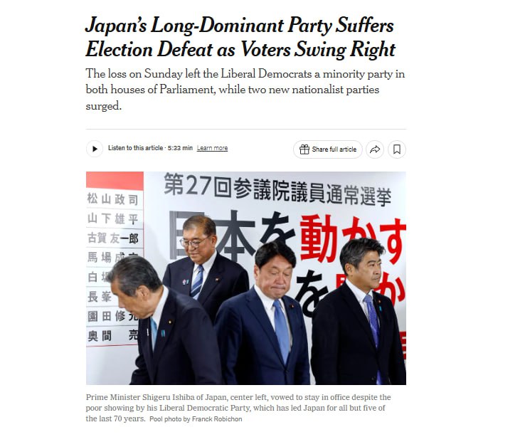 О чем пишут зарубежные СМИ Выборы в Японии New York Times: Аналитики говорят, что премьеру Исибе может оказаться сложно сохранить поддержку внутри его партии, которую он также привел к поражению на выборах. Guardian: Хотя голосование не определяет напрямую, падет ли правительство меньшинства во главе с Исибой, оно увеличивает давление на оказавшегося в трудной ситуации лидера. Financial Times: Помимо борьбы за свой пост, Исиба также должен найти путь в переговорах с США до того, как Вашингтон введет 25-процентные пошлины на японский импорт 1 августа. Гибель десятков палестинцев в результате огня армии Израиля New York Times: Толпа собралась около перекрестка, где грузовики ООН въезжали в анклав с гуманитарной помощью. Washington Post: Израильская четырехмесячная блокада оставила жителей сектора Газа настолько лишенными базовых товаров, в том числе топлива, что некоторые тела жертв в воскресенье складывались в груды на повозки. Times: Переговоры об окончании 21-месячного конфликта зашли в тупик на фоне изучения официальными лицами ХАМАС карт сектора Газа, где показаны районы, которые, как предлагается, останутся под израильским контролем в случае перемирия. Призыв Трампа вернуть футбольному клубу название "краснокожие" Axios: Клуб из Вашингтона сменил название несколько лет назад на Washington Commanders не только после протестов из-за убийства афроамериканца Джорджа Флойда, но и в результате многих лет активизма и протестов против кличек, которые многие коренные американцы считали обидными. Guardian: Клуб вряд ли сменит название из-за позиции своего владельца. Миллиардер Джош Харрис заявил, что у него нет намерений менять название клуба снова. / Все наши каналы