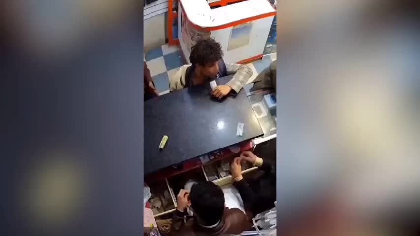 Инцидент с аккумулятором в индийском магазине: взрыв без пострадавших