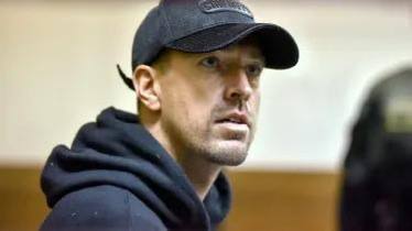 Против блогера Алекса Лесли подали в суд иск об ограничении родительских прав Объединенная пресс служба судов общей юрисдикции сообщила о поступлении иска в Коптевский районный суд Москвы Заявление подано Степашиной А Г к Александру Кириллову Алексу Лесли с требованием об ограничении его родительских прав Судебное заседание назначено на 10 ноября КК