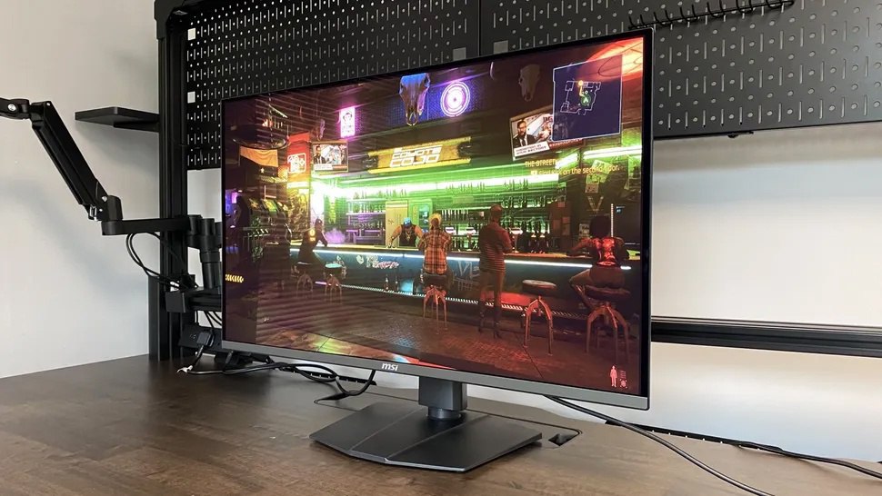MSI современные OLED не выгорают На выставке Gamescom представитель компании MSI рассказал об OLED мониторе у которого последний период непрерывной работы составил 533 дня 7 часов и 22 минуты а суммарно он намотал 3 года Выгорание на самом деле не является проблемой У нас на стенде стоит старый монитор который тестировали в течение трех лет подряд чтобы оценить выгорание и оно практически отсутствует Чаще всего жалобы касаются старых OLED При этом монитор использовался в обычном режиме с панелью задач и часто выводились статичные картинки а функции OLED Care такие как Pixel Shift периодический сдвиг пикселей и Static Screen Detection снижение яркости при неподвижном изображении были включены