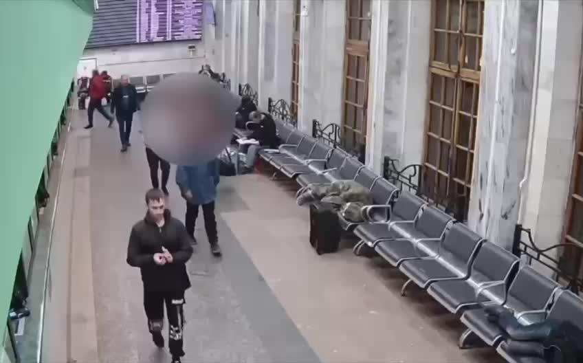 Петербуржец на рельсах и кража багажа на вокзале: два инцидента с участием граждан