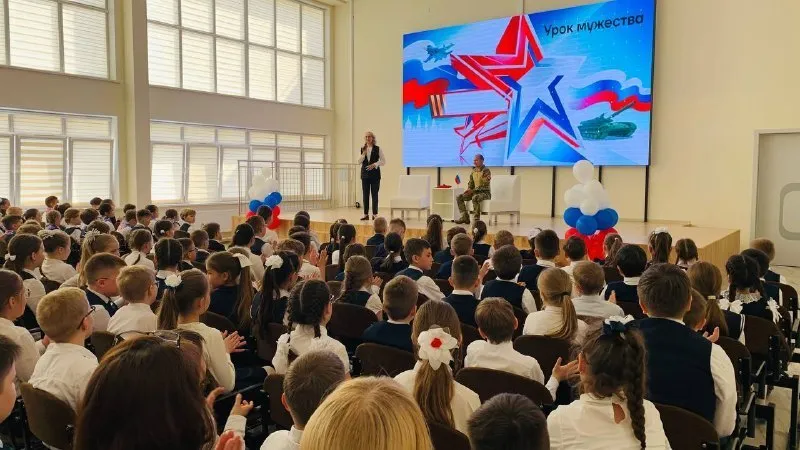 Уроки мужества в российских школах предложили сделать обязательными Занятия по патриотическому воспитанию должны проходить с обязательным участием ветеранов заявил сенатор Игорь Мурог ЕР Новости Кмв Экспресс Заказать рекламу Подписывайтесь на нас в MAX